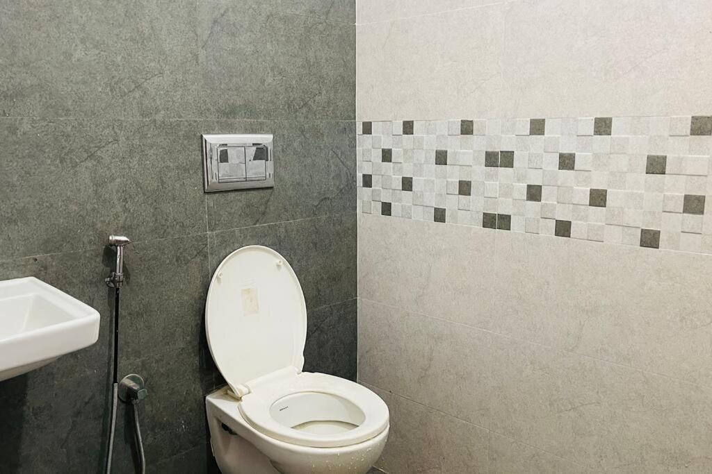 Rajamandiram 3Bhk Ac Apartment In Trivandrum Central Thiruvananthapuram Екстер'єр фото